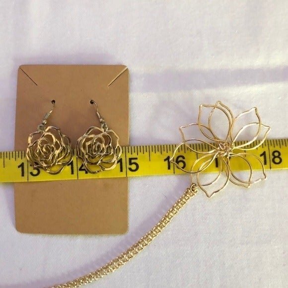 Charming Charlie Wire Flower Necklace & Earrings - Picture 8 of 11